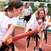 Bundesjugendlager 2019 - © Österreichisches Jugendrotkreuz (ÖJRK) / LV Kärnten / Marco Riebler Drei Mädchen ziehen an einem Seil