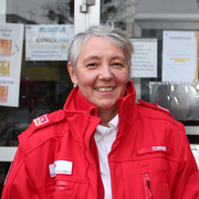 Karin Turner_02 - © Paul Sihorsch Karin Turner vor einer Corona-Teststation