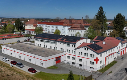 Eine Luftaufnahme der Dienststelle Waidhofen/Thaya von der Moritz-Schadekgasse aus.