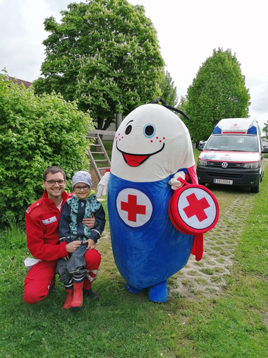 ROKO mit Christoph Linemayr und seinem Sohn Tobias im Garten des St. Gallus Kindergartens