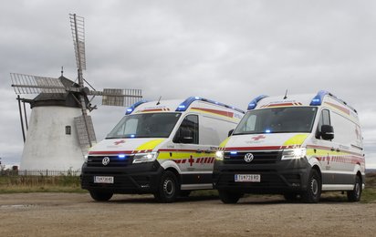 RTWs vor Windmühle Retz