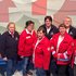 Gruppenbild der Mitarbeiter:innen vom Rotkreuz-Markt Bekleidung
