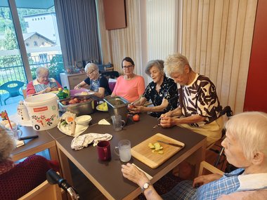 Apfelstrudelbacken im SWH Hallein