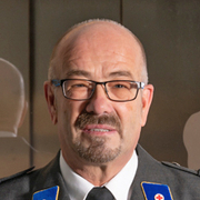 Referent für Gesundheits- und soziale Dienste Hannes Gatterer in Uniform