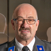 Referent für Gesundheits- und soziale Dienste Hannes Gatterer in Uniform