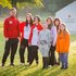 Gruppenfoto von Jugendrotkreuz-Kindern vor einem Zelt.