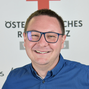 Portraitfoto von Fabian Karnekar, Bereichsleiter Gesundheits- und Soziale Dienste und Telekommunikation