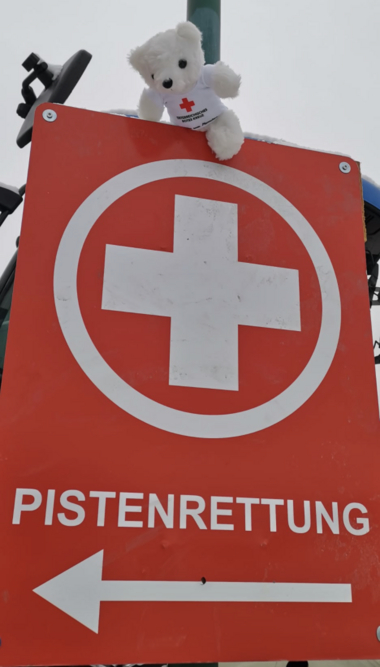 Bärli auf einem Hinweisschild der Pistenrettung Lachtal.
