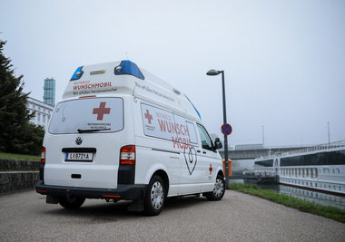 Wunschmobil-Fahrzeug des Roten Kreuzes