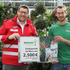 Helmut Steinkogler (Bezirksgeschäftsführer) und Stefan Feichtner (Leiter des Gartencenters Dehner in Anif)