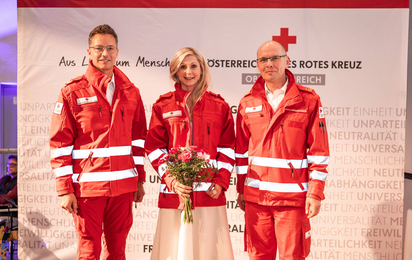 Gruppenbild mit BGL Roth, Bezirksstellenleiterin Wildberger und Bezirksstellenleiterin-Stv. Rockenschaub