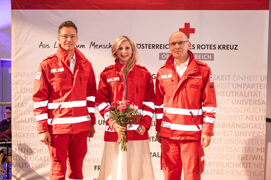 Gruppenbild mit BGL Roth, Bezirksstellenleiterin Wildberger und Bezirksstellenleiterin-Stv. Rockenschaub