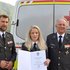 Elisabeth Gruber wurde zur neuen Bezirksrettungskommandantin für den Lungau ernannt. Landesrettungskommandant Stefan Herbst (links) und Rotkreuz-Präsident Dr. Werner Aufmesser (rechts) freuen sich über eine „ausgezeichnete Wahl“.