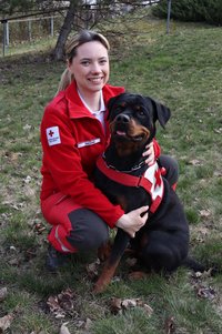 Sara Libera mit Hündin Nala