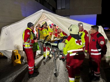 Außerhalb des Katschbergtunnels wurde ein Sanitätshilfsstelle errichtet