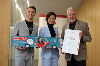 (v.l.) Biogena Regionalmanager Andreas Höllinger, Margarita Höllinger und OÖ. Rotkreuz-Präsident Dr. Aichinger Walter