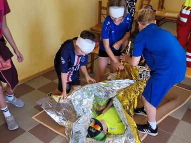 Kinder beim Erste-Hilfe-Kurztraining