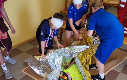 Kinder beim Erste-Hilfe-Kurztraining