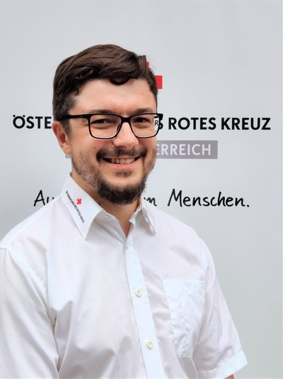 © RKNÖ Portraitfoto Dominik Binder, Mentor im Roten Kreuz NÖ