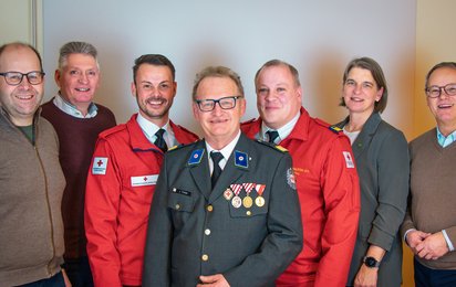 v.l.n.r. Bgm. Hochneukirchen-Gschaidt Ing. Thomas Heissenberger, Bgm. Lichtenegg Josef Schrammel, Bzstl.Stv. und Bgm. Krumbach Christan Stacherl, Bzstl. Josef Freiler, Bzstl.Stv. Bernhard Leitner, Vbgm. Hollenthon Renate Vollnhofer, Bgm. Bad Schönau Ferdinand Schwarz