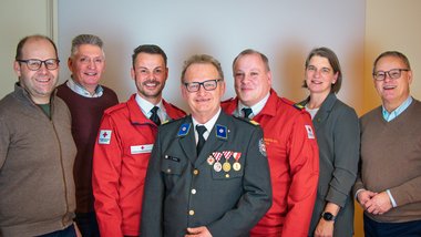 v.l.n.r. Bgm. Hochneukirchen-Gschaidt Ing. Thomas Heissenberger, Bgm. Lichtenegg Josef Schrammel, Bzstl.Stv. und Bgm. Krumbach Christan Stacherl, Bzstl. Josef Freiler, Bzstl.Stv. Bernhard Leitner, Vbgm. Hollenthon Renate Vollnhofer, Bgm. Bad Schönau Ferdinand Schwarz