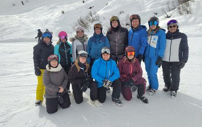 Team-Foto neben der Piste