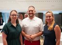 Stadträtin Mag. Nathalie Koch (Feldkirch), RKV-Kommandant Simon Hagen (Bludenz) und Bildungsdirektion-Abteilungsleiterin Judith Sauerwein BEd bei der Generalversammlung 2025.