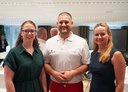 Stadträtin Mag. Nathalie Koch (Feldkirch), RKV-Kommandant Simon Hagen (Bludenz) und Bildungsdirektion-Abteilungsleiterin Judith Sauerwein BEd bei der Generalversammlung 2025.