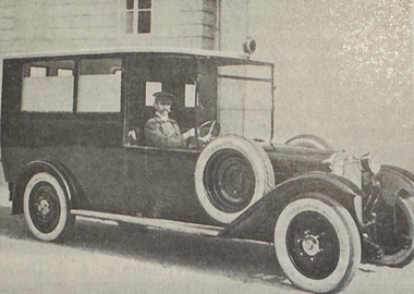 Ein Sanitätskraftwagen vom Typ Steyr XII, auch genannt 6/30 in Waidhofen/Thaya