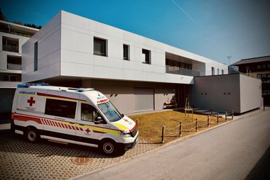 Saalbach + RTW auf Wiese