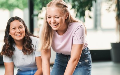 Rund 5.500 Schülerinnen und Schüler trainierten seit Schulbeginn mit dem OÖ. Jugendrotkreuz die Herzdruckmassage, um im Ernstfall rasch helfen zu können.