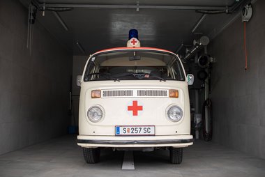 Der historische VW T2-Krankentransporter - © Foto © Ecaterina TOLICOVA | ÖRK Osttirol.  Der historische VW T2-Krankentransporter aus dem Jahr 1979