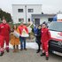 Besuch der Rettungssanitäter bei der kleinen Naemi und ihrer Familie samt Windeltorte.