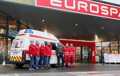 Eurospar Stix - © OÖRK SEW vor dem Eurospar Portal