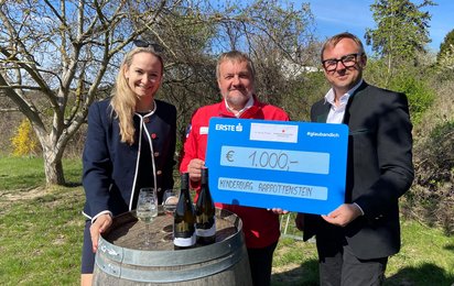 Spende Höfler an Kinderburg