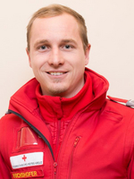 BezRKdtStv: Patrik Fuchshofer - © Rotes Kreuz Knittelfeld Bezirksrettungskommandant-Stellvertreter - Patrik Fuchshofer - in Rotkreuz-Uniform vor weißem Hintergrund.