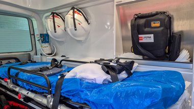 Die Spende der Casag wird für die Finanzierung der Grundausstattung eines Krankentransportwagens eingesetzt.