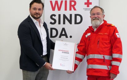 Foto OMR Dr. Schneeweiß mit Lukas Wögerbauer