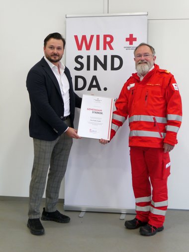 Foto OMR Dr. Schneeweiß mit Lukas Wögerbauer