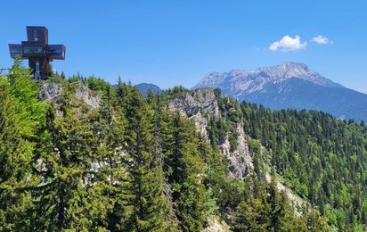 Wunderschönes Bergpanorama bei strahlend blauem Himmel