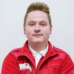 Claus Josef Müller in der roten Fleecejacke vom ÖRK. Er ist für das Facility Management beim Roten Kreuz Osttirol zuständig.