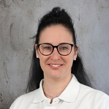 Portraitfoto von Raphaela Dünser BSc MA,Rettungs- und Notfallsanitäterausbildung, Ausbildung der Notkompetenzen, rettungsdienstliche Fortbildungen