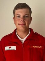 Herr Christoph Peinhaupt in Rotkreuz-Uniform vor weißem Hintergrund.