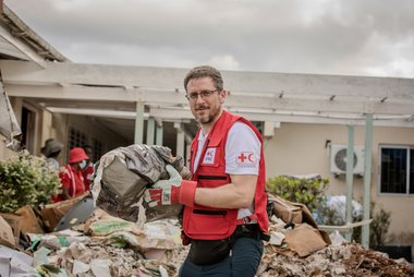 Rotkreuz Mitarbeiter in Jamaika im Einsatz