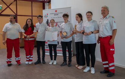 v.l.n.r.: Michael Glahn (Landesjugendreferent), Laura Michelitsch (eh. Bezirksjugendreferentin); Jan Rinner, Lea Rinner, Benjamin Kofler, Anna Schneider, Annalena Messner, Egon Kleinlercher (Vizepräsident LV Tirol und Bezirksstellenleiter)