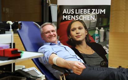 Blutspender Termin mit App - © OÖRK/Schönbergger Blutspender Termin mit App