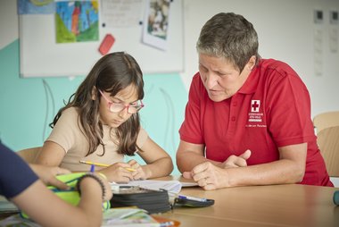 Lesecoachin Maria Ratzenböck freut sich schon auf den Start der Rotkreuz-Lerninsel im September.