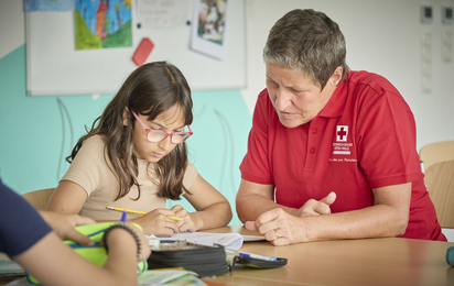 Lesecoachin Maria Ratzenböck freut sich schon auf den Start der Rotkreuz-Lerninsel im September.