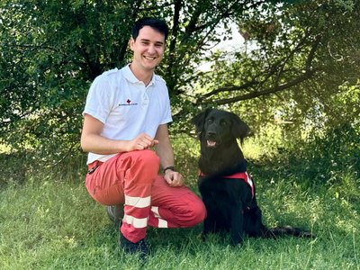 Patrick Eggendorfer mit Tara - © RK NÖ Teamfoto Patrick Eggendorfer mit Tara