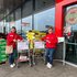 Vor rund 100 Lebensmittelgeschäften konnten Kundinnen und Kunden Produkte für die Rotkreuz-Märkte spenden.